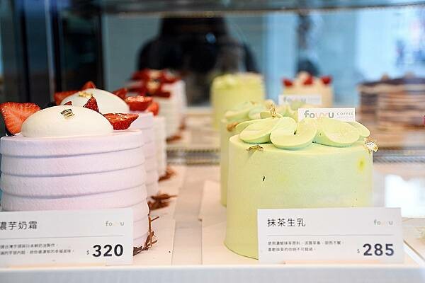 高雄市三民區莫蘭迪舒服的配色，主打4吋蛋糕、台灣特色咖啡的不限時咖啡廳【Four U Coffee】結合藝術風格，讓你我徹底感