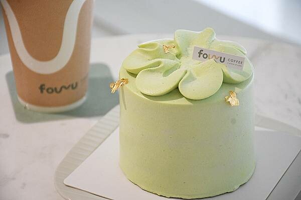 高雄市三民區莫蘭迪舒服的配色，主打4吋蛋糕、台灣特色咖啡的不限時咖啡廳【Four U Coffee】結合藝術風格，讓你我徹底感