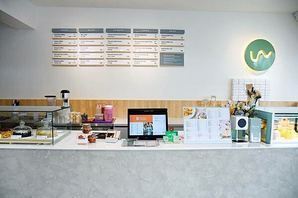 高雄市三民區莫蘭迪舒服的配色，主打4吋蛋糕、台灣特色咖啡的不限時咖啡廳【Four U Coffee】結合藝術風格，讓你我徹底感