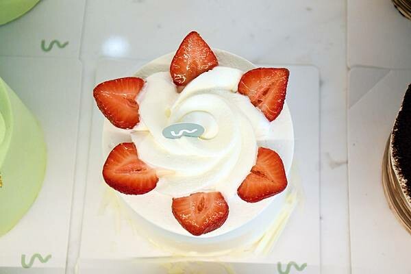 高雄市三民區莫蘭迪舒服的配色，主打4吋蛋糕、台灣特色咖啡的不限時咖啡廳【Four U Coffee】結合藝術風格，讓你我徹底感