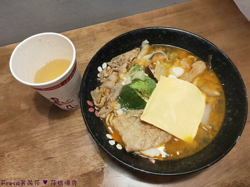 台中市西屯區台中韓食【四號咖哩】逢甲夜市巷內平價料理.蔬菜料多起士湯頭濃厚.內用飲品無限暢飲│逢甲大學│西屯美食