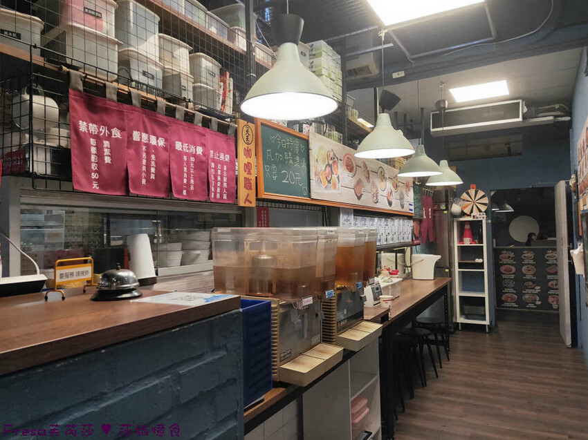 台中市西屯區台中韓食【四號咖哩】逢甲夜市巷內平價料理.蔬菜料多起士湯頭濃厚.內用飲品無限暢飲│逢甲大學│西屯美食