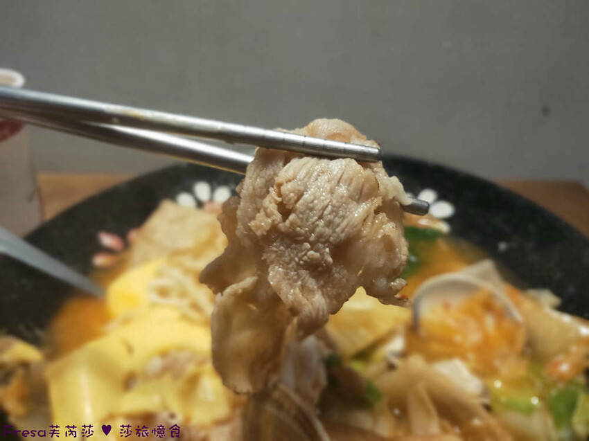 台中市西屯區台中韓食【四號咖哩】逢甲夜市巷內平價料理.蔬菜料多起士湯頭濃厚.內用飲品無限暢飲│逢甲大學│西屯美食