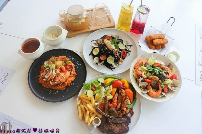 台中市西屯區台中韓食【四號咖哩】逢甲夜市巷內平價料理.蔬菜料多起士湯頭濃厚.內用飲品無限暢飲│逢甲大學│西屯美食