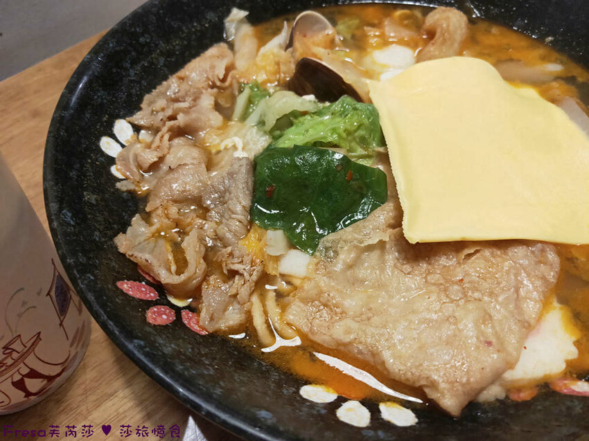 台中市西屯區台中韓食【四號咖哩】逢甲夜市巷內平價料理.蔬菜料多起士湯頭濃厚.內用飲品無限暢飲│逢甲大學│西屯美食