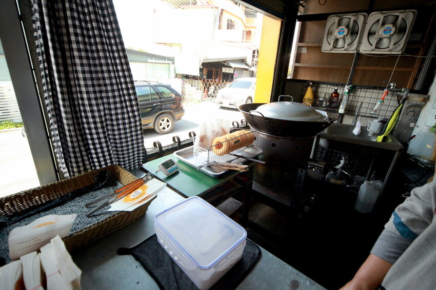 屏東縣三地門鄉吃。屏東縣｜三地門鄉。「莉姆姆的歌-姐姐 A du」網路超夯的小米甜甜圈三地門分店，像似麻糬的Q彈甜甜圈還