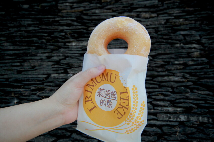 屏東縣三地門鄉吃。屏東縣｜三地門鄉。「莉姆姆的歌-姐姐 A du」網路超夯的小米甜甜圈三地門分店，像似麻糬的Q彈甜甜圈還