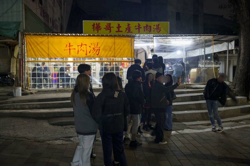 台南市南區凌晨2:30營業的台南牛肉湯｜開門以前就排隊，還沒天亮就完售的深夜隱藏版台南牛肉湯！！
