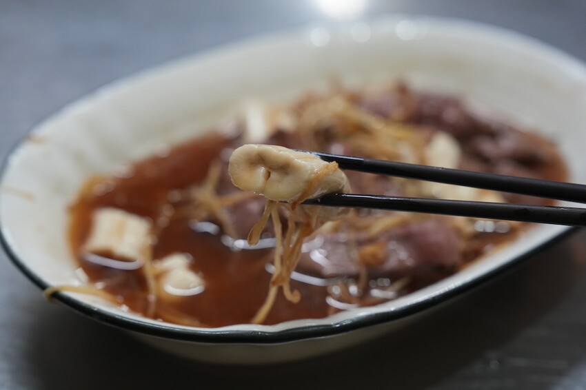 台南市南區凌晨2:30營業的台南牛肉湯｜開門以前就排隊，還沒天亮就完售的深夜隱藏版台南牛肉湯！！