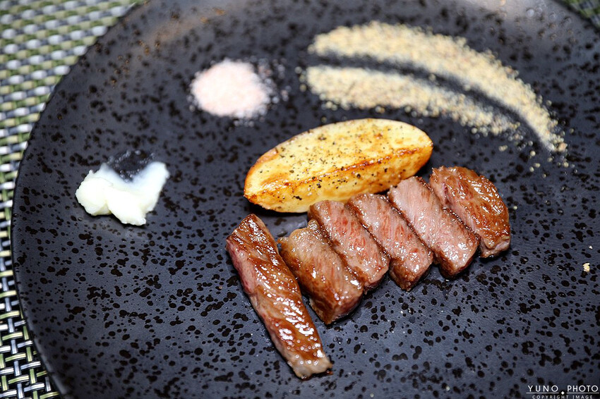 新北市林口區超高CP值！活體龍蝦、日本A5和牛、南非鮑魚、北海道生食級干貝通通有