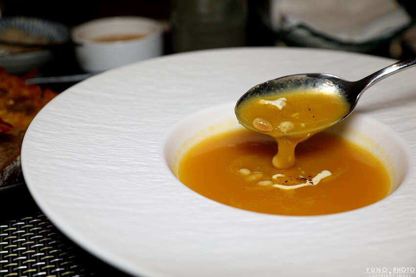 新北市林口區超高CP值！活體龍蝦、日本A5和牛、南非鮑魚、北海道生食級干貝通通有