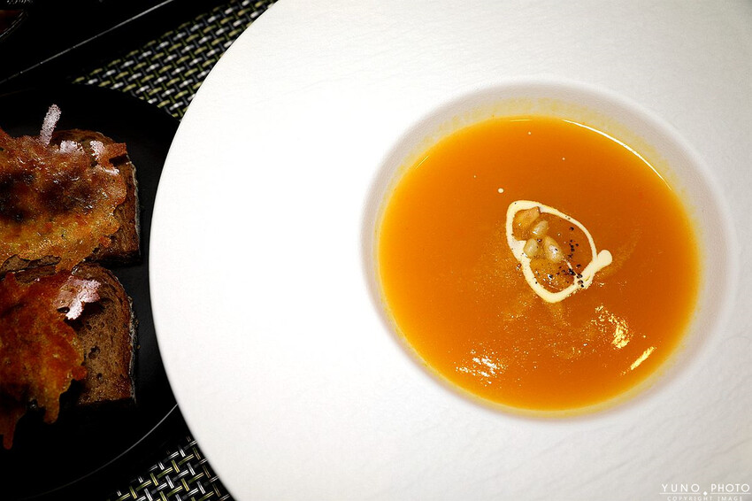 新北市林口區超高CP值！活體龍蝦、日本A5和牛、南非鮑魚、北海道生食級干貝通通有