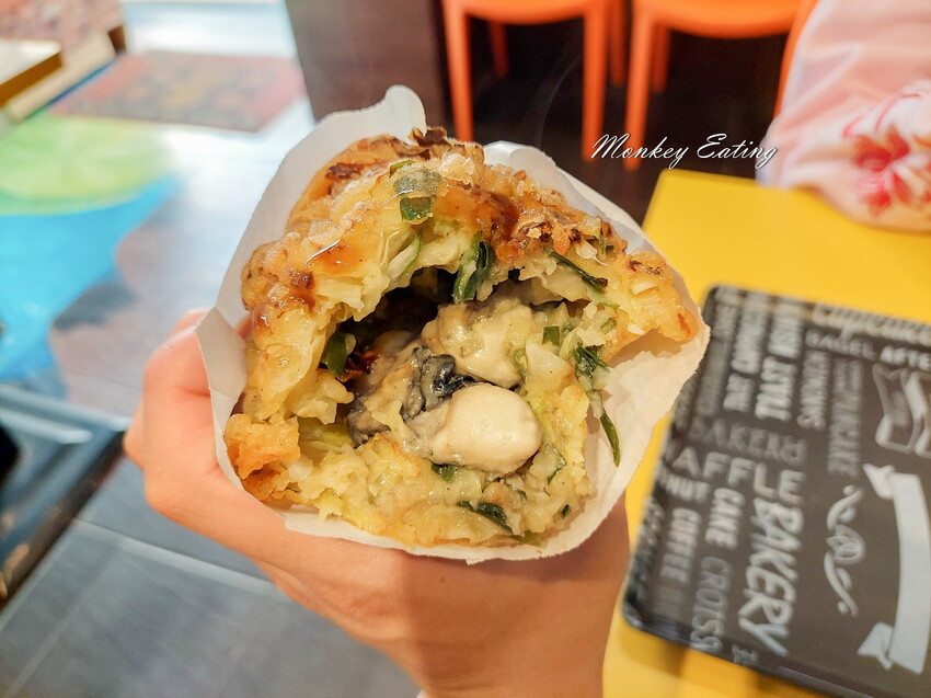 【新竹美食】蚵仔伯下港蚵嗲｜城隍廟巷子裡炸物小吃，產地直送現炸蚵嗲，餡料爆滿炸春捲 - 貪吃猴的幻想