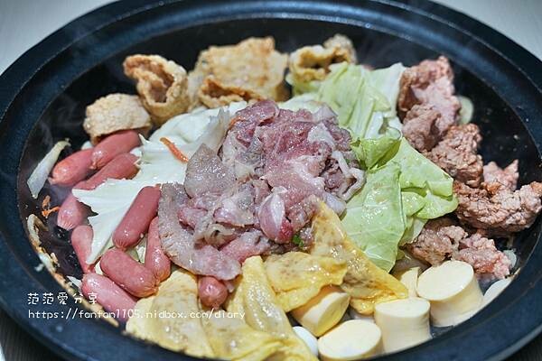 【桃園美食】小樓石頭火鍋|自助式石頭火鍋|獨家秘製炒料|大骨湯底|吃鍋聚餐的好去處 (21).JPG