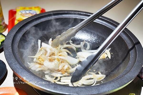 【桃園美食】小樓石頭火鍋|自助式石頭火鍋|獨家秘製炒料|大骨湯底|吃鍋聚餐的好去處 (19).JPG