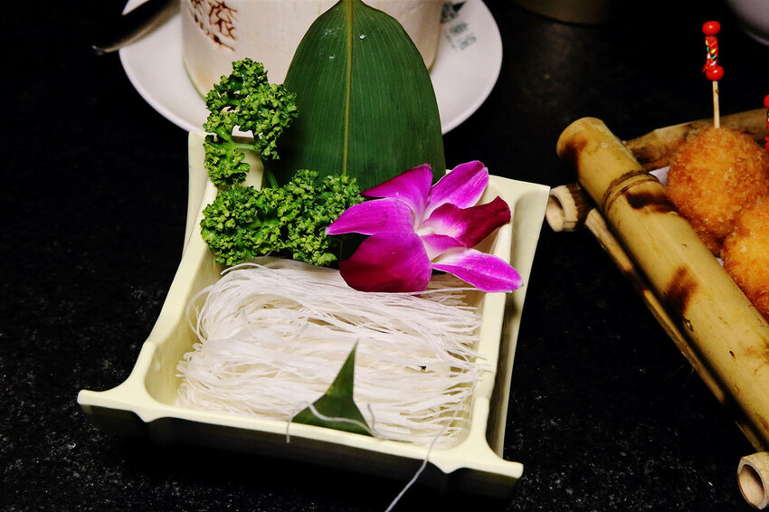 新開幕!泰滾泰式火鍋桃園店,偽出國!熱帶叢林島嶼度假風,霸氣 新開幕!泰滾泰式火鍋桃園店,偽出國!熱帶叢林島嶼度假風,霸氣