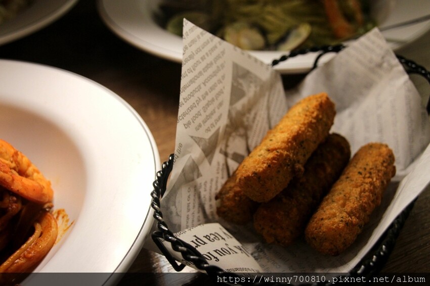 台北市中正區台北車站南陽街美食 台北義大利麵推薦！ 平價親民三份主餐免千元！料豐味美~【艾隆義式麵食館(北車店)】