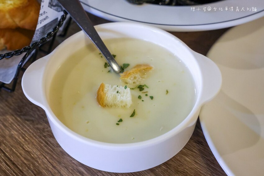 台北市中正區【台北車站美食】艾隆義式麵食館北車店,補習街平價餐廳推薦