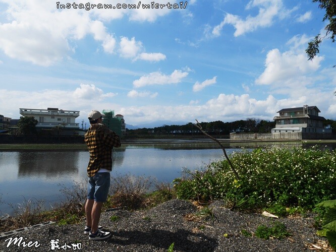 宜蘭|| 隱藏在田中央的白色咖啡館 讓人覺得很Chill 手 P1670447