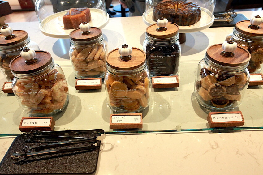 高雄市仁武區吃。高雄市｜仁武區。「三十早人羽''仁武總店''Han's coffee」新店報報!!!! 門面氣派複合式咖啡廳，全台唯