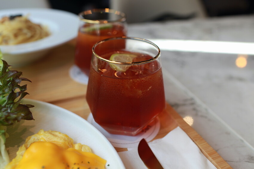 高雄市仁武區吃。高雄市｜仁武區。「三十早人羽''仁武總店''Han's coffee」新店報報!!!! 門面氣派複合式咖啡廳，全台唯