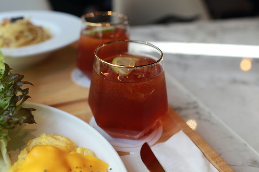 高雄市仁武區吃。高雄市｜仁武區。「三十早人羽''仁武總店''Han's coffee」新店報報!!!! 門面氣派複合式咖啡廳，全台唯