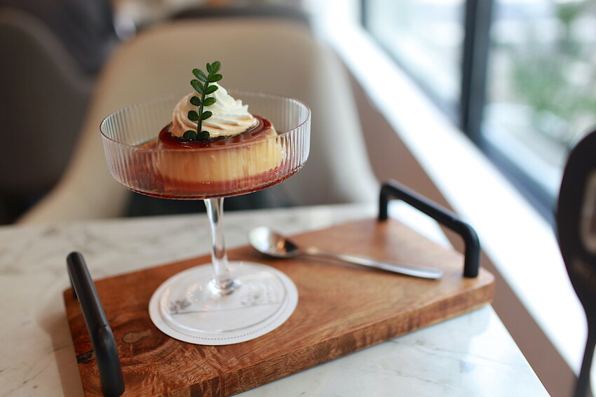 高雄市仁武區吃。高雄市｜仁武區。「三十早人羽''仁武總店''Han's coffee」新店報報!!!! 門面氣派複合式咖啡廳，全台唯