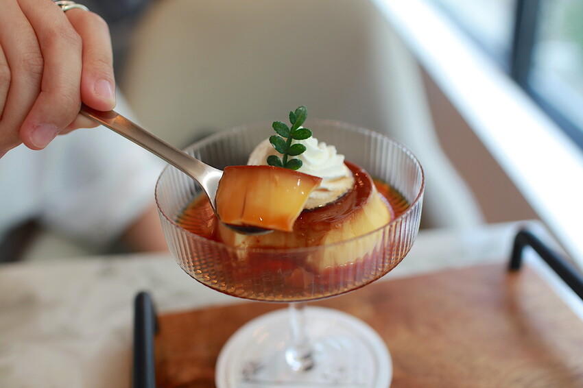 高雄市仁武區吃。高雄市｜仁武區。「三十早人羽''仁武總店''Han's coffee」新店報報!!!! 門面氣派複合式咖啡廳，全台唯