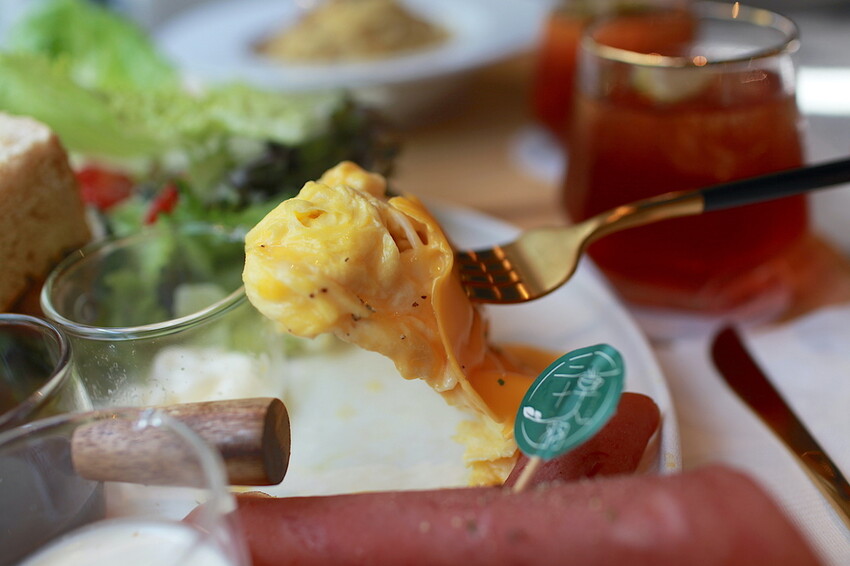 高雄市仁武區吃。高雄市｜仁武區。「三十早人羽''仁武總店''Han's coffee」新店報報!!!! 門面氣派複合式咖啡廳，全台唯