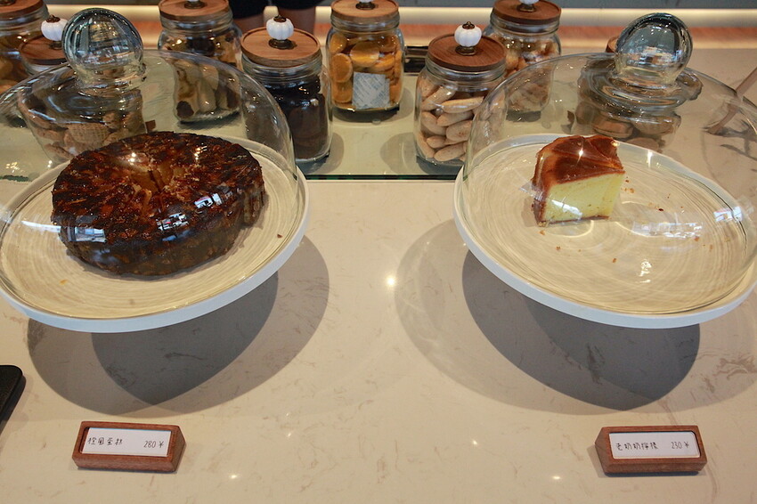 高雄市仁武區吃。高雄市｜仁武區。「三十早人羽''仁武總店''Han's coffee」新店報報!!!! 門面氣派複合式咖啡廳，全台唯