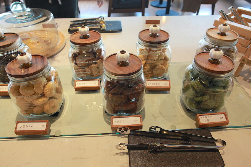 高雄市仁武區吃。高雄市｜仁武區。「三十早人羽''仁武總店''Han's coffee」新店報報!!!! 門面氣派複合式咖啡廳，全台唯