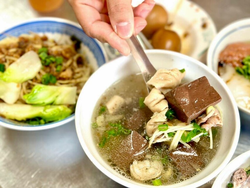 台中市北區康家小吃(堂肉圓)-不只賣肉圓,一大早還能買便當