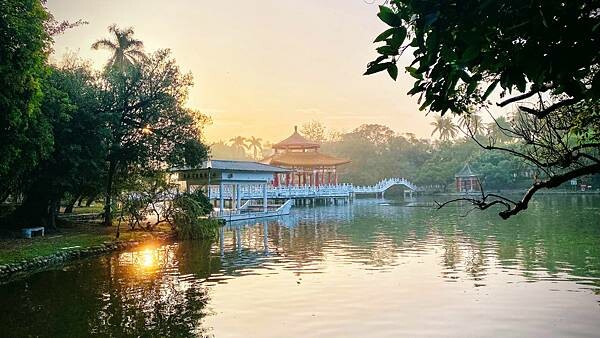 IMG_6397-EFFECTS.jpg IMG_6397-EFFECTS.jpg