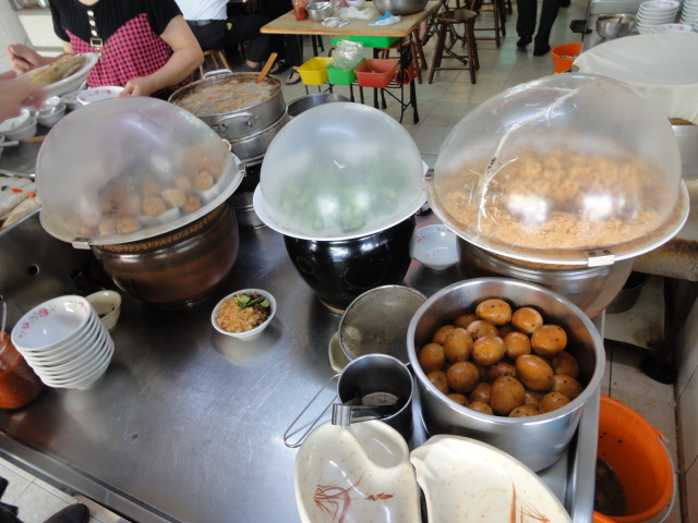 (美食 高雄 鹽埕埔站) 古早味小吃大特蒐 ~ 王子帶路吃遍老高雄