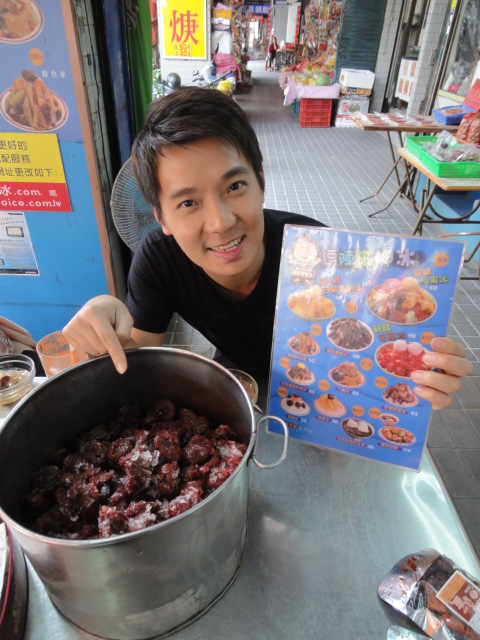 (美食 高雄 鹽埕埔站) 古早味小吃大特蒐 ~ 王子帶路吃遍老高雄