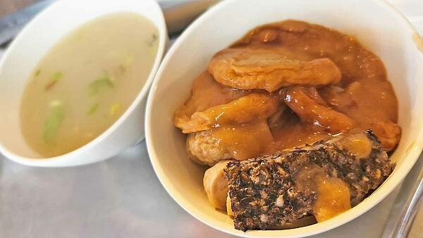 新北市中和區莊敬路市場米粉湯｜市場裡的簡單米粉湯，味道不錯哦