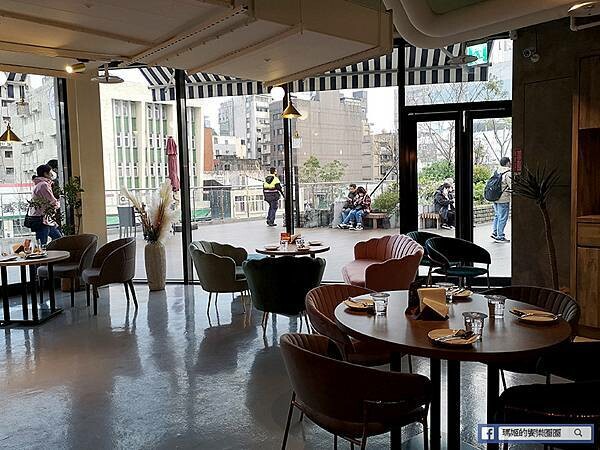 基隆市中正區基隆好食城美食【布娜飛比利時啤酒餐廳基隆好食城店】基隆海景餐廳、義式手工窯烤披薩美食