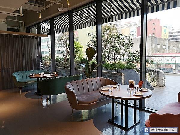 基隆市中正區基隆好食城美食【布娜飛比利時啤酒餐廳基隆好食城店】基隆海景餐廳、義式手工窯烤披薩美食