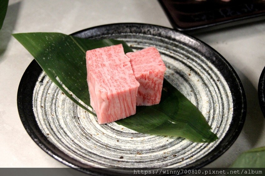 桃園市桃園區今年二月新開幕！桃園很頂的燒肉餐廳～勞斯萊斯級的極致享受！【純水燒肉】日本空運來台的頂級A5黑毛牛，只
