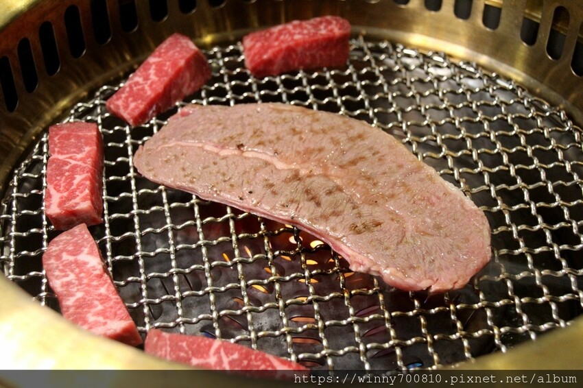 桃園市桃園區今年二月新開幕！桃園很頂的燒肉餐廳～勞斯萊斯級的極致享受！【純水燒肉】日本空運來台的頂級A5黑毛牛，只