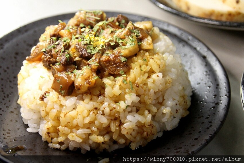 桃園市桃園區今年二月新開幕！桃園很頂的燒肉餐廳～勞斯萊斯級的極致享受！【純水燒肉】日本空運來台的頂級A5黑毛牛，只