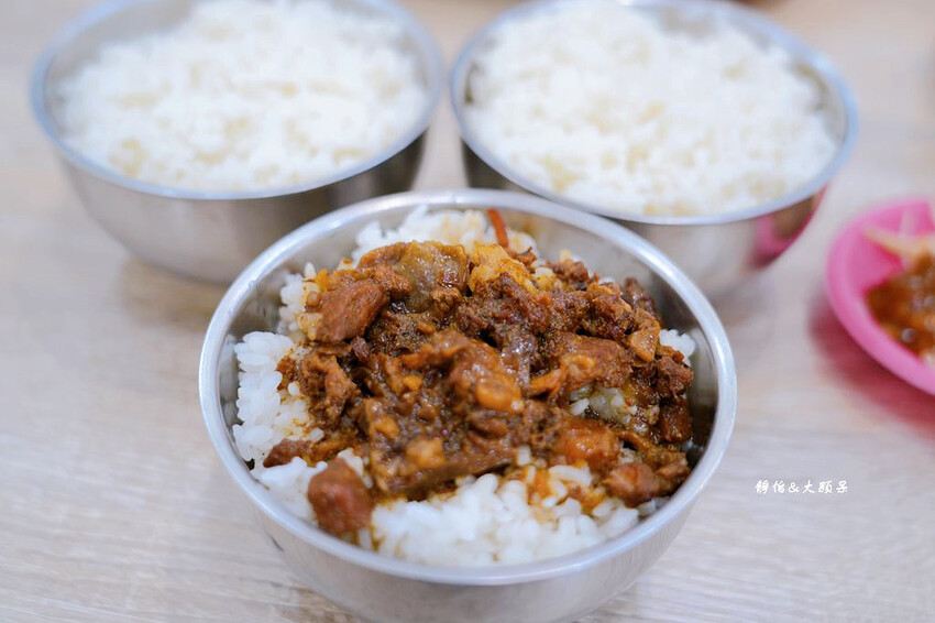 牛家莊牛肉湯 ❙ 獨特的加味牛肉湯、牛蛋牛肉湯，台南中西區牛