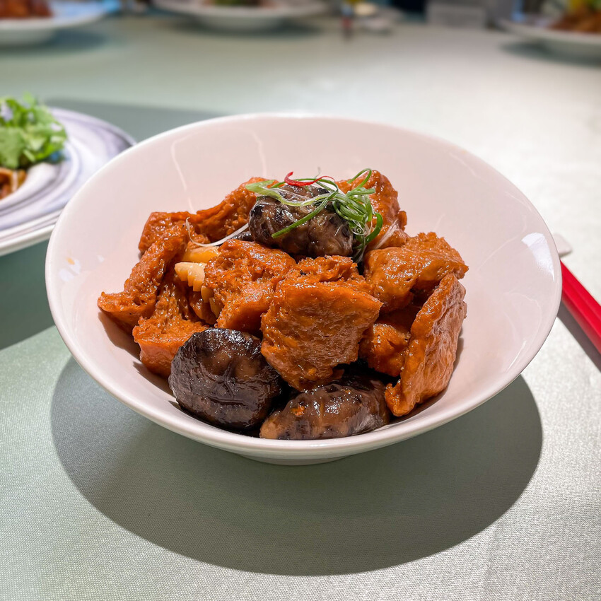 莫蘭迪色系的北歐質感宴會廳，空中證婚花園！板橋宴場地推薦- 安妮 Anny