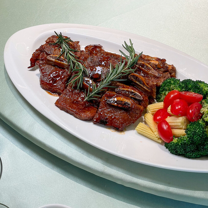 莫蘭迪色系的北歐質感宴會廳，空中證婚花園！板橋宴場地推薦- 安妮 Anny