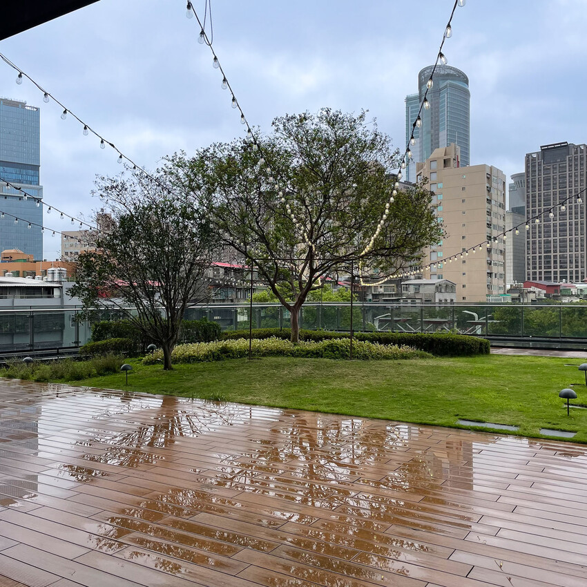 莫蘭迪色系的北歐質感宴會廳，空中證婚花園！板橋宴場地推薦- 安妮 Anny