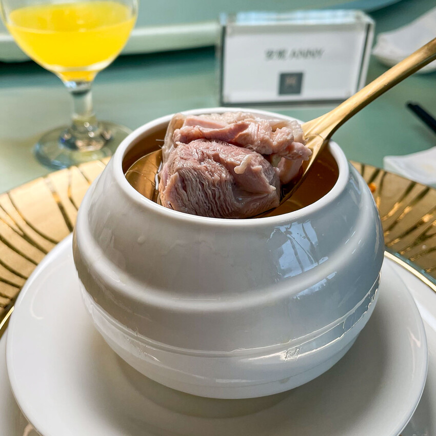 莫蘭迪色系的北歐質感宴會廳，空中證婚花園！板橋宴場地推薦- 安妮 Anny