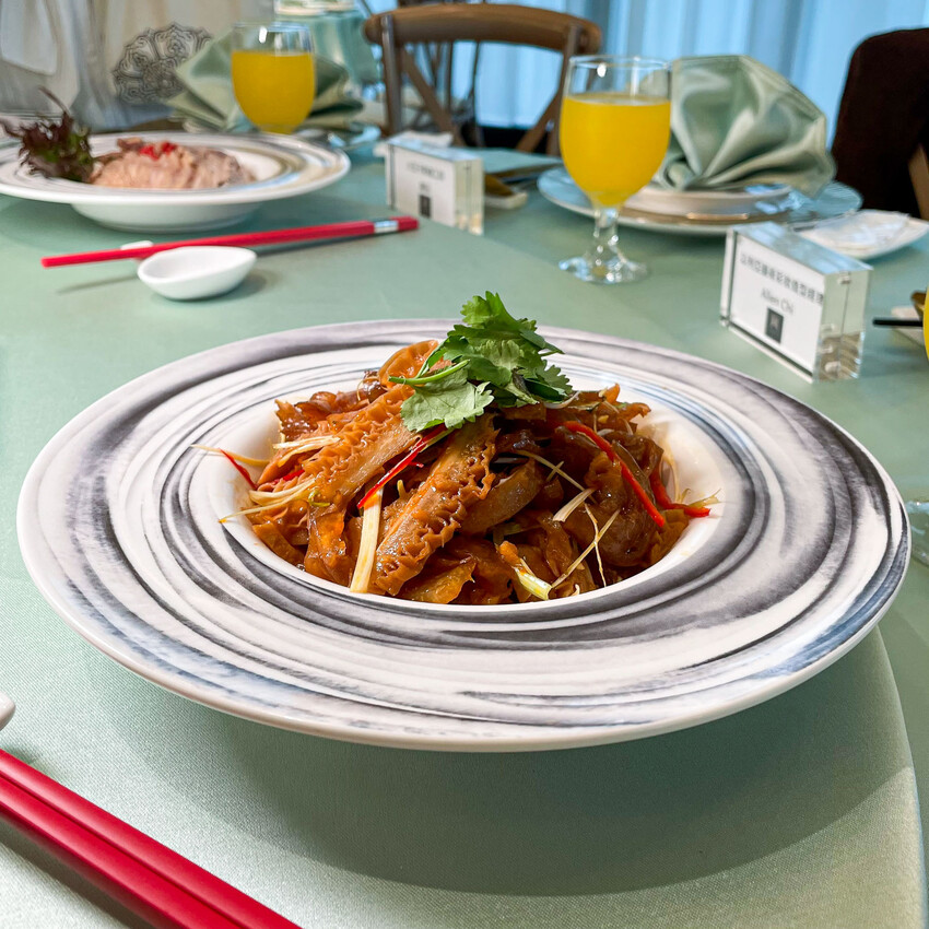 莫蘭迪色系的北歐質感宴會廳，空中證婚花園！板橋宴場地推薦- 安妮 Anny