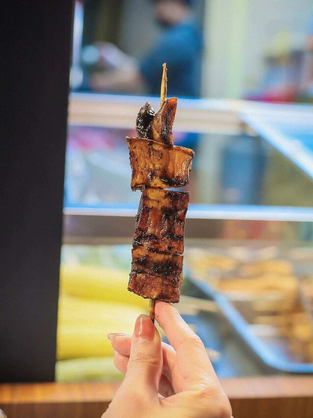 竹北烤第一三民店 營業到凌晨02:00 髒髒串燒烤肉是夜貓子、上班族下班後的宵夜場