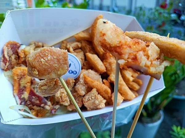 高雄市大寮區高雄餐車美食推薦【真魷意思】餐車版的海陸大餐，讓你越吃越有意思！