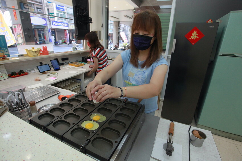 高雄市鳳山區吃。高雄市｜鳳山區。「king手作雞蛋燒」網路超人氣的創意雞蛋燒，嚴選食材來製作獨特口味雞蛋燒，季節限定